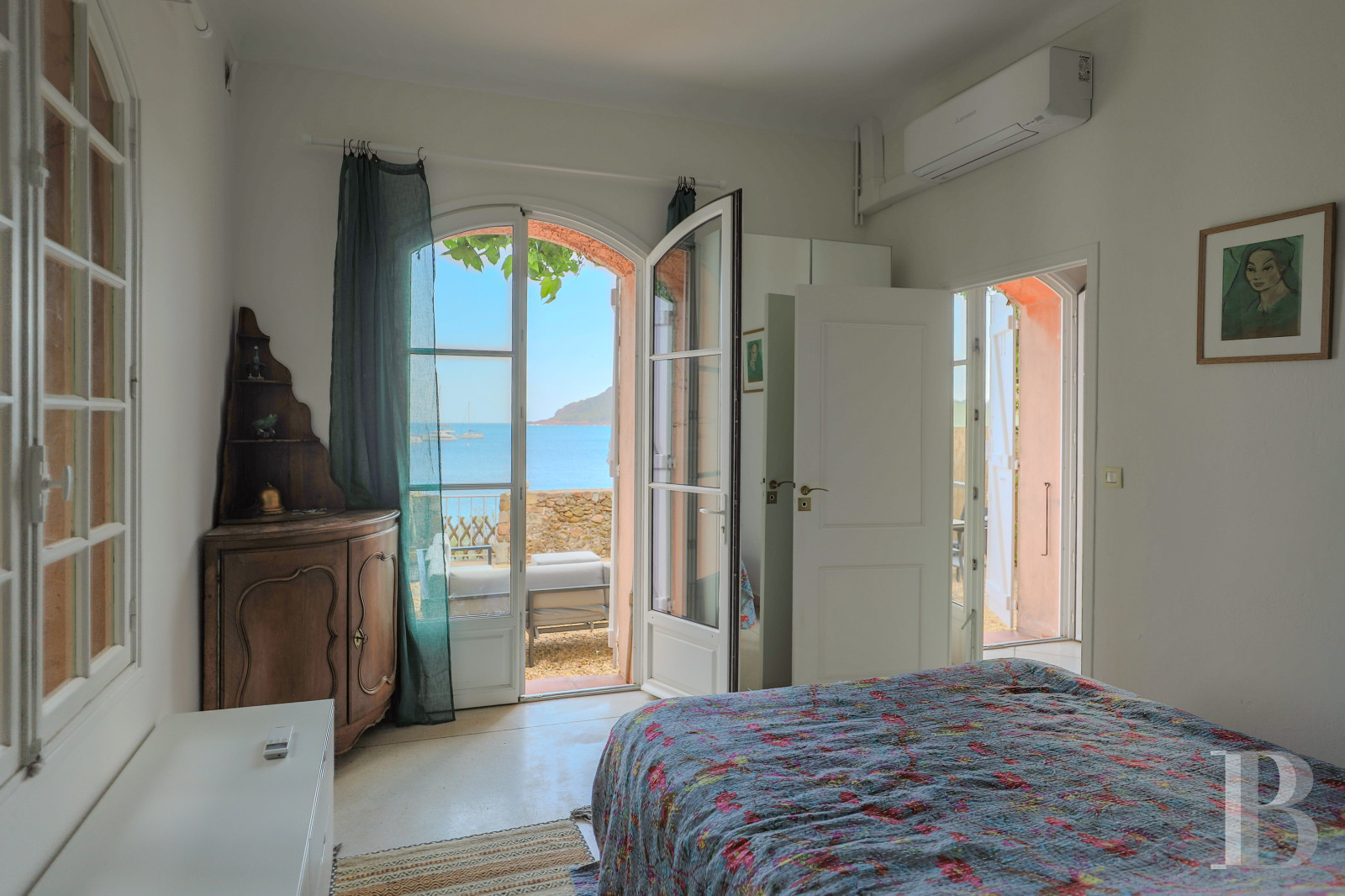 A family home built on the foundations of an ancient fortress in Agay harbour, Saint-Raphaël - photo  n°12